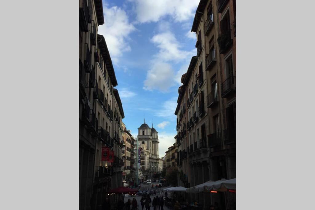 Ferienwohnung Plaza Mayor-Acogedor Apartamento En Edificio Historico Del Centro-Wifi Madrid Exterior foto